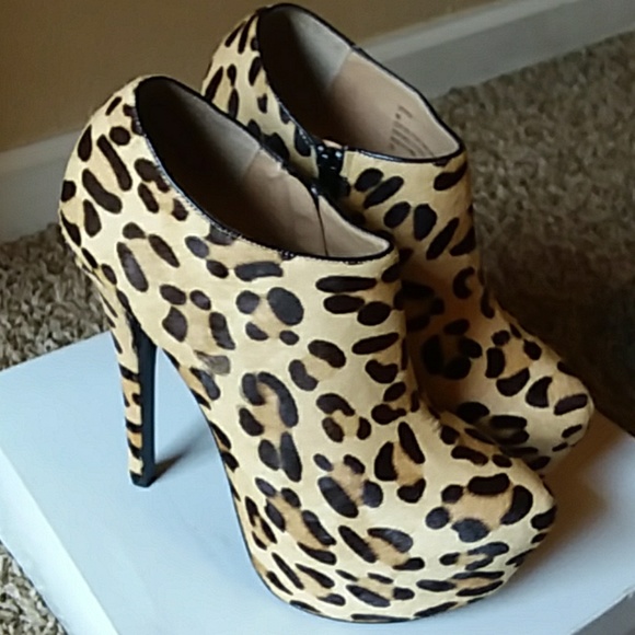 Statement Booties - Picture 2 of 4